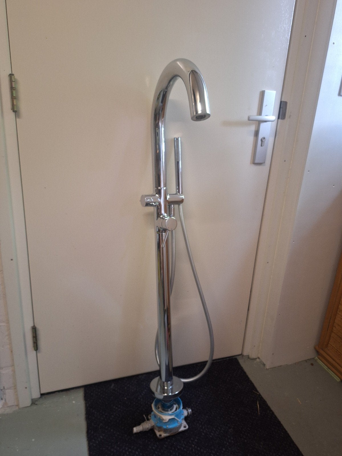 vrijstaande badkraan met handdouche, Doe-het-zelf en Verbouw, Sanitair, Ophalen, Gebruikt, Chroom, Kraan