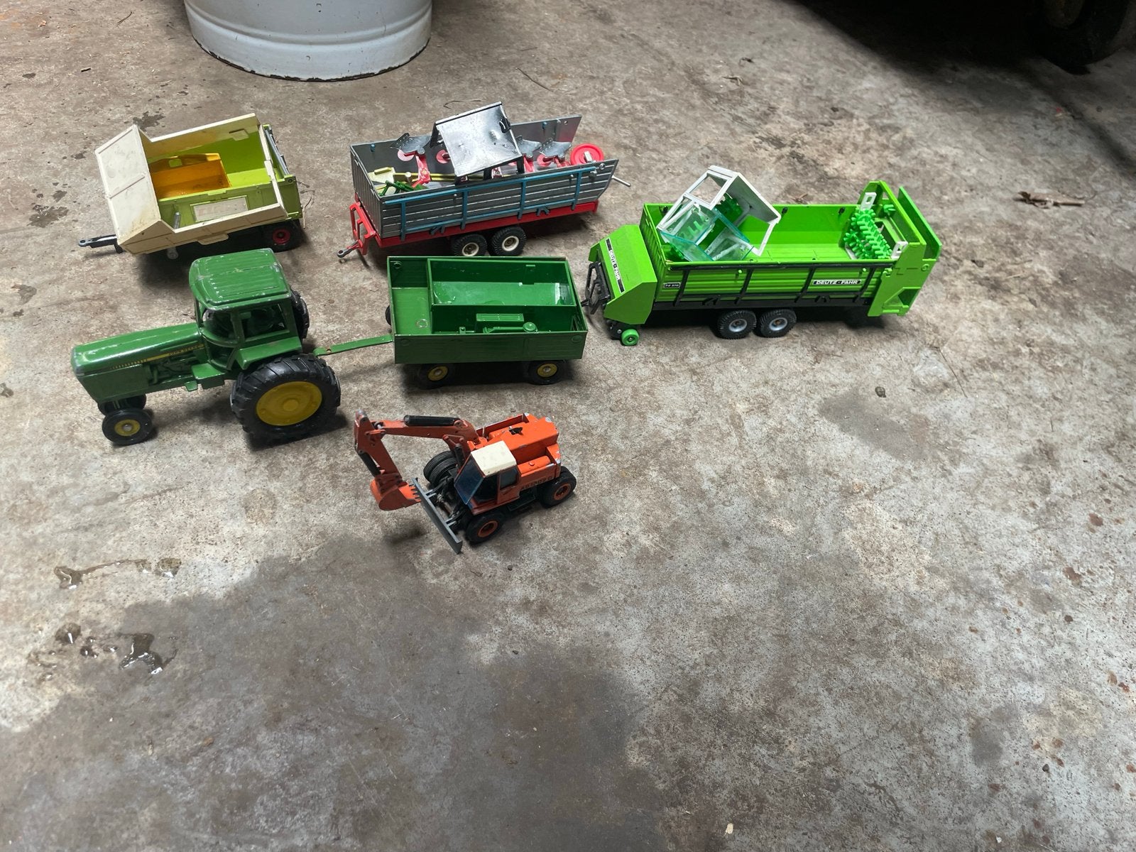 John Deere Tractor met aanhanger en andere, Ophalen, Gebruikt