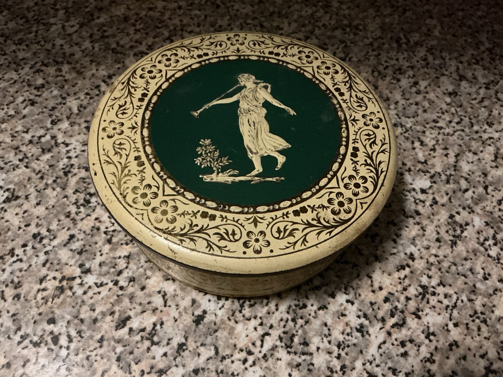 Vintage decoratieve blikken doos met klassieke afbeelding, Antiek en Kunst, Ophalen of Verzenden