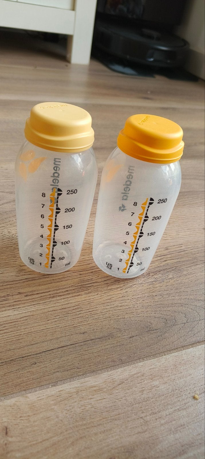 Medela kolfonderdelen en twee handkolven, Ophalen of Verzenden