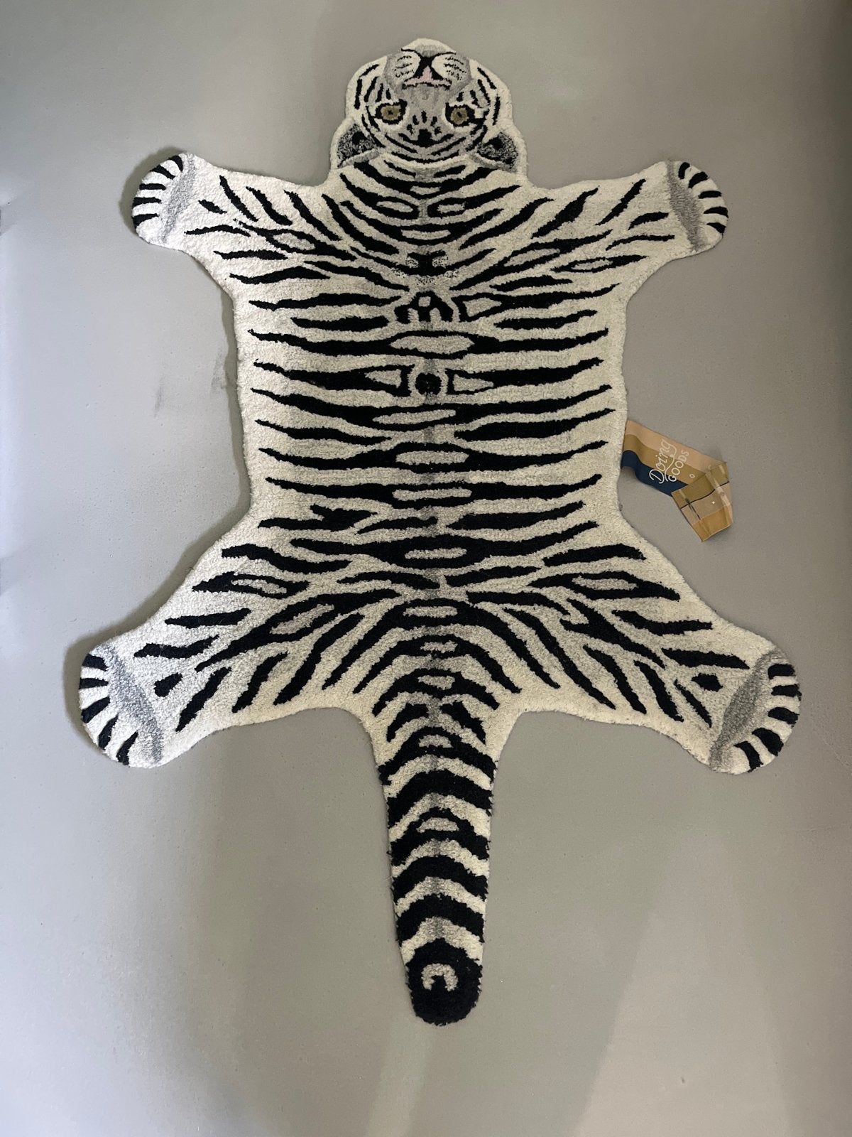 Doing goods ; Tijgervel vloerkleed - Wit met zwarte strepen, Ophalen, 100 tot 150 cm, Wit, 50 tot 100 cm