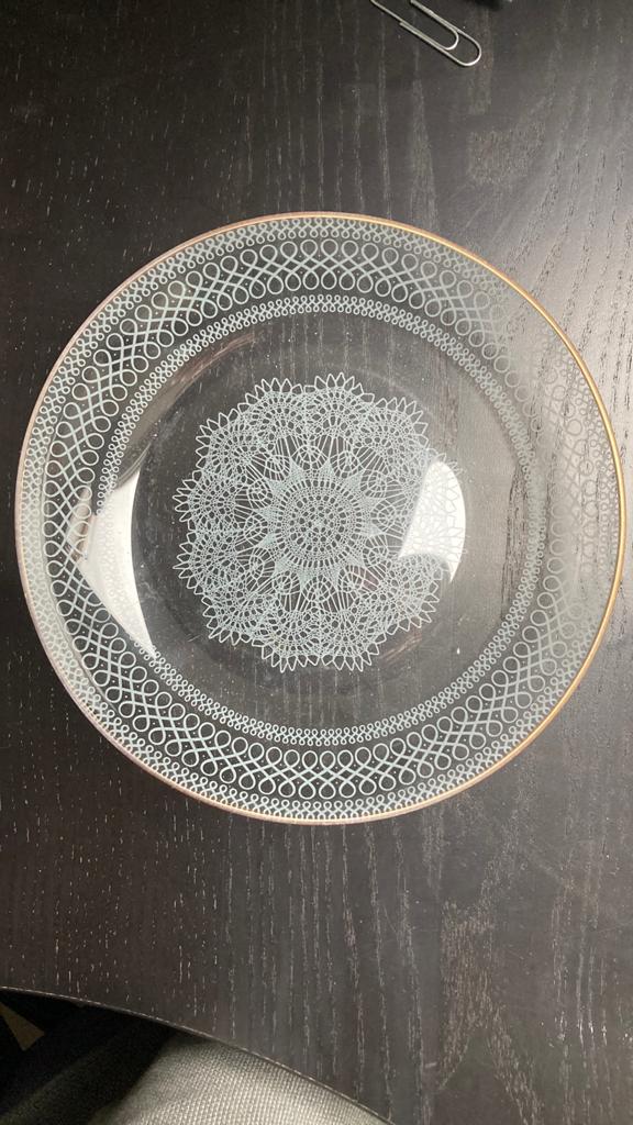 Decoratief Glazen Bord met Kantpatroon, Ophalen of Verzenden, Bord(en), Overige stijlen, Glas