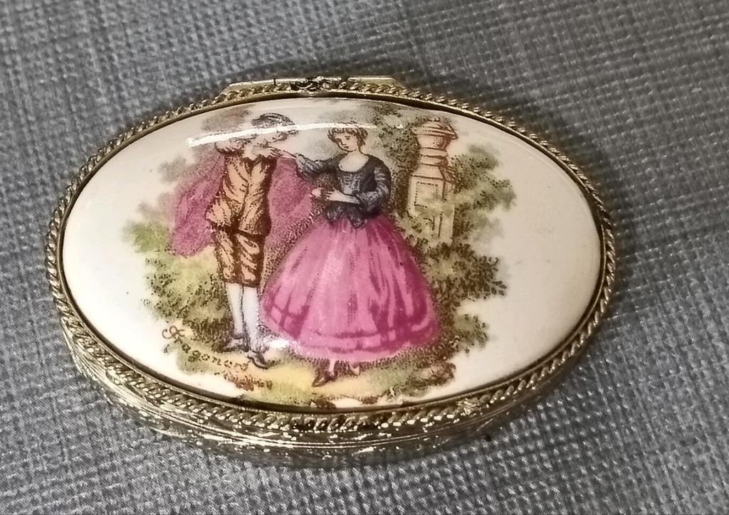 Brocant pillendoosje met romantische afbeelding, Antiek en Kunst, Curiosa en Brocante, Ophalen of Verzenden
