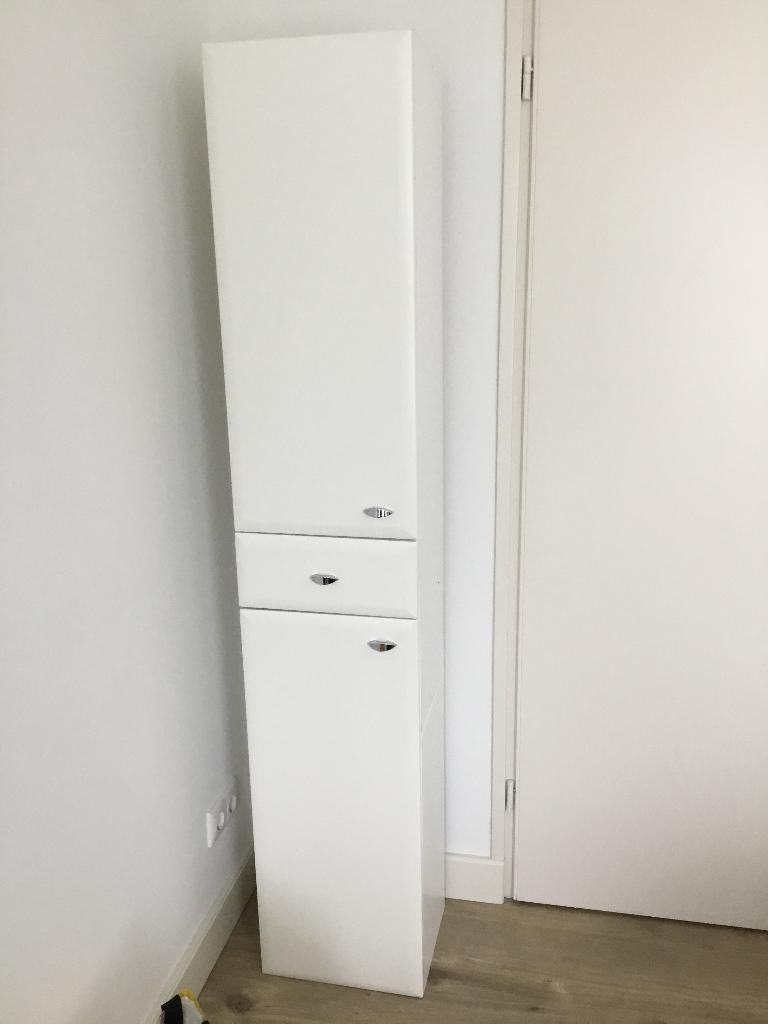 Hoge witte smalle badkamer kast, Huis en Inrichting, Ophalen, Overige materialen, Minder dan 50 cm, Gebruikt
