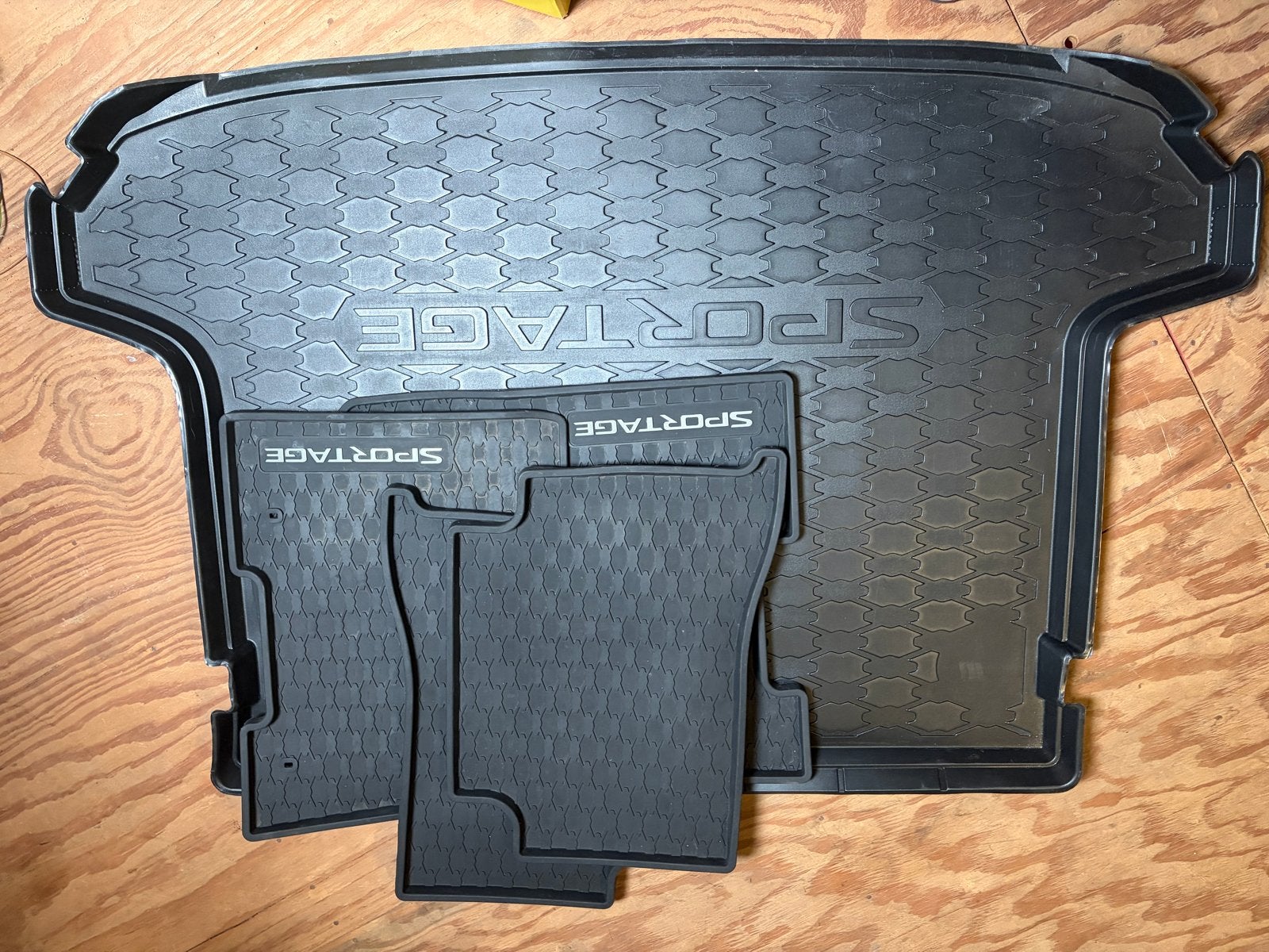 Set Rubberen matten en kofferbakmat voor Kia Sportage, Ophalen, Zo goed als nieuw