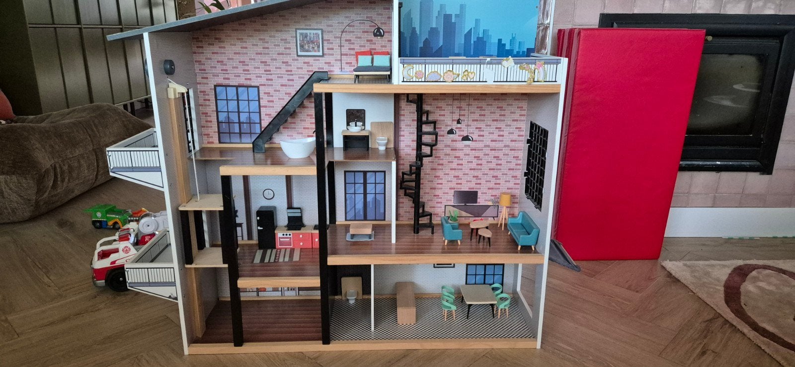 Groot modern houten poppenhuis met meubels, Ophalen, Poppenhuis