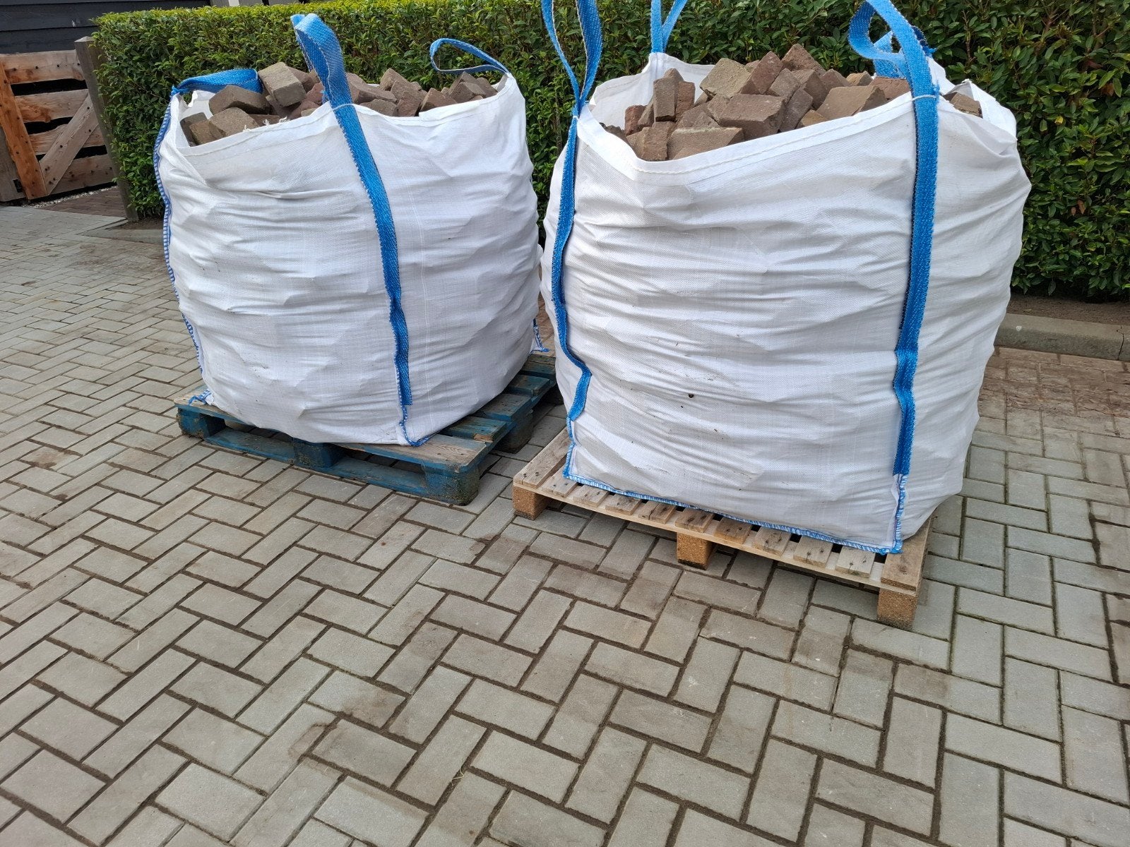 14 m² Oud gebakken waaltjes in breukformaat, Overige materialen, Gebruikt, Klinkers, Ophalen of Verzenden
