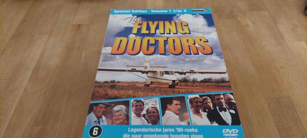 The Flying Doctors DVD Boxset Volumes 1 tm 4 special editie, Vanaf 6 jaar, Ophalen of Verzenden, Zo goed als nieuw, Boxset