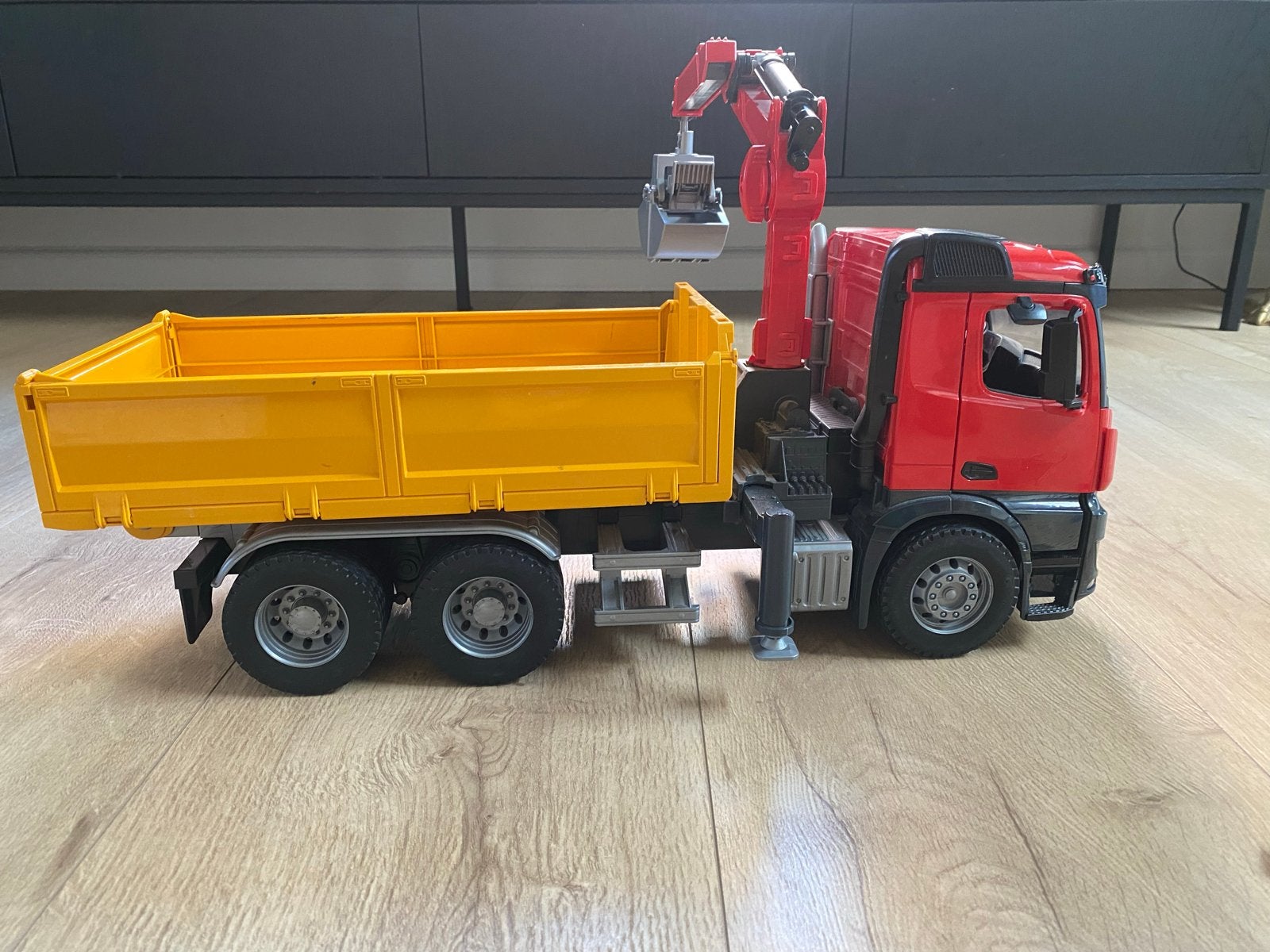 Bruder Mercedes-Benz Arocs Vrachtwagen met Kraan en Accessoi, Ophalen, Zo goed als nieuw