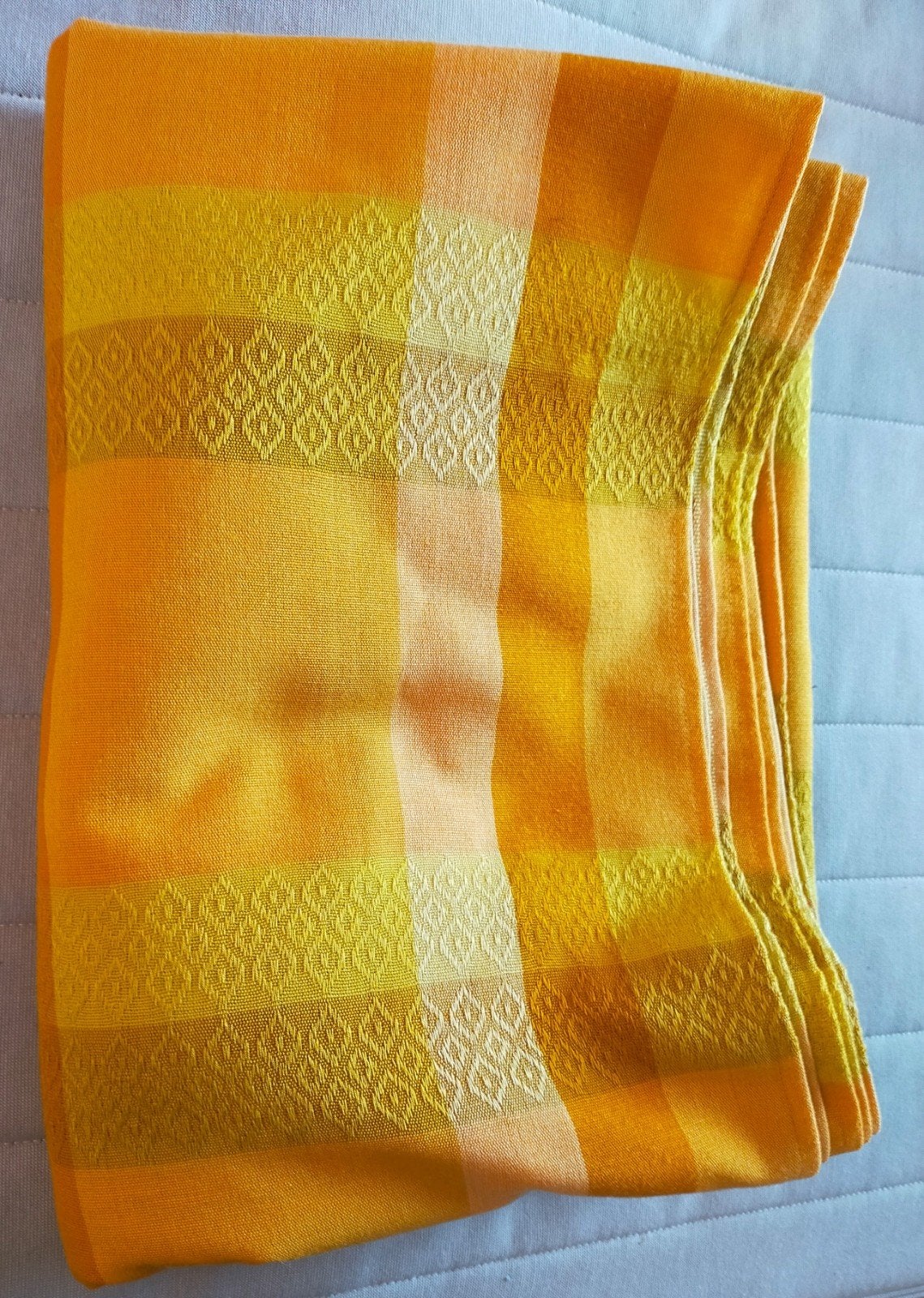 Twee stuks gordijnen, geel/oranje geruit, Huis en Inrichting, Ophalen, Overige merken, Lichtdoorlatend, 119 cm