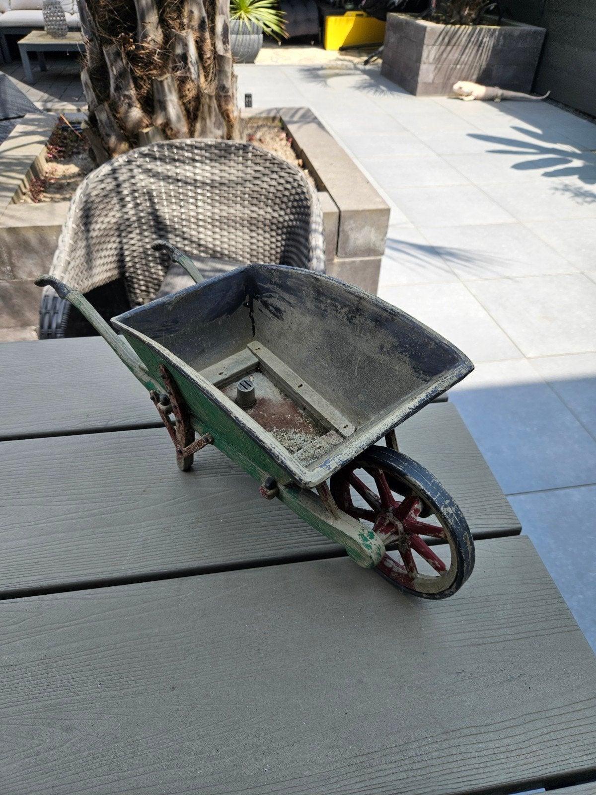 Decoratieve vintage kruiwagen - plantenbak van kunststof, Tuin en Terras, Kunststof, Minder dan 30 cm, Minder dan 60 cm, Ophalen of Verzenden