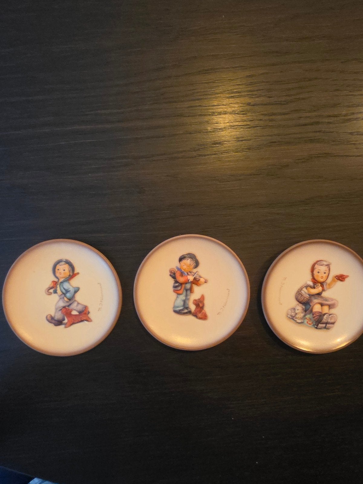 Hummel Miniteller: Geigejongen & Meisje met Katjes, Antiek en Kunst, Ophalen of Verzenden