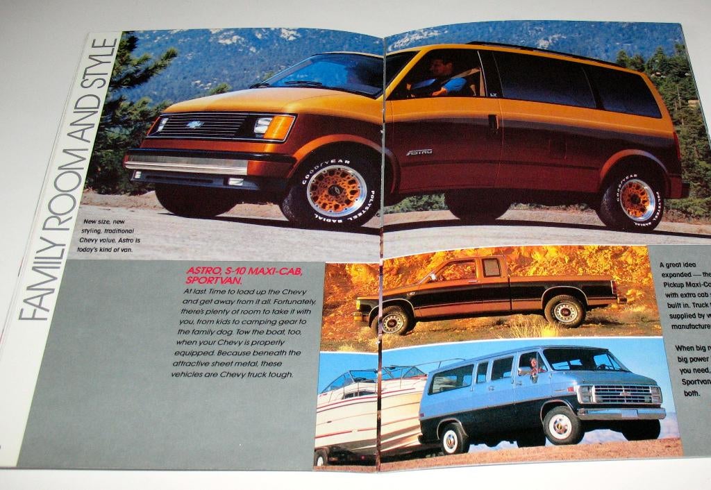 Autofolder GM 1987 Chevrolet Cars and trucks ZGAN, Ophalen of Verzenden, Zo goed als nieuw, Chevrolet