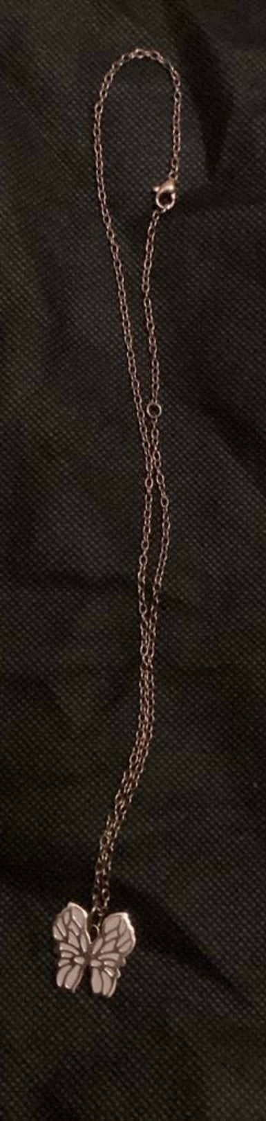 MOOIE NIEUWE KETTING MET WITTE VLINDER,MOOI!!, Nieuw, Ophalen of Verzenden, Goud, Overige materialen
