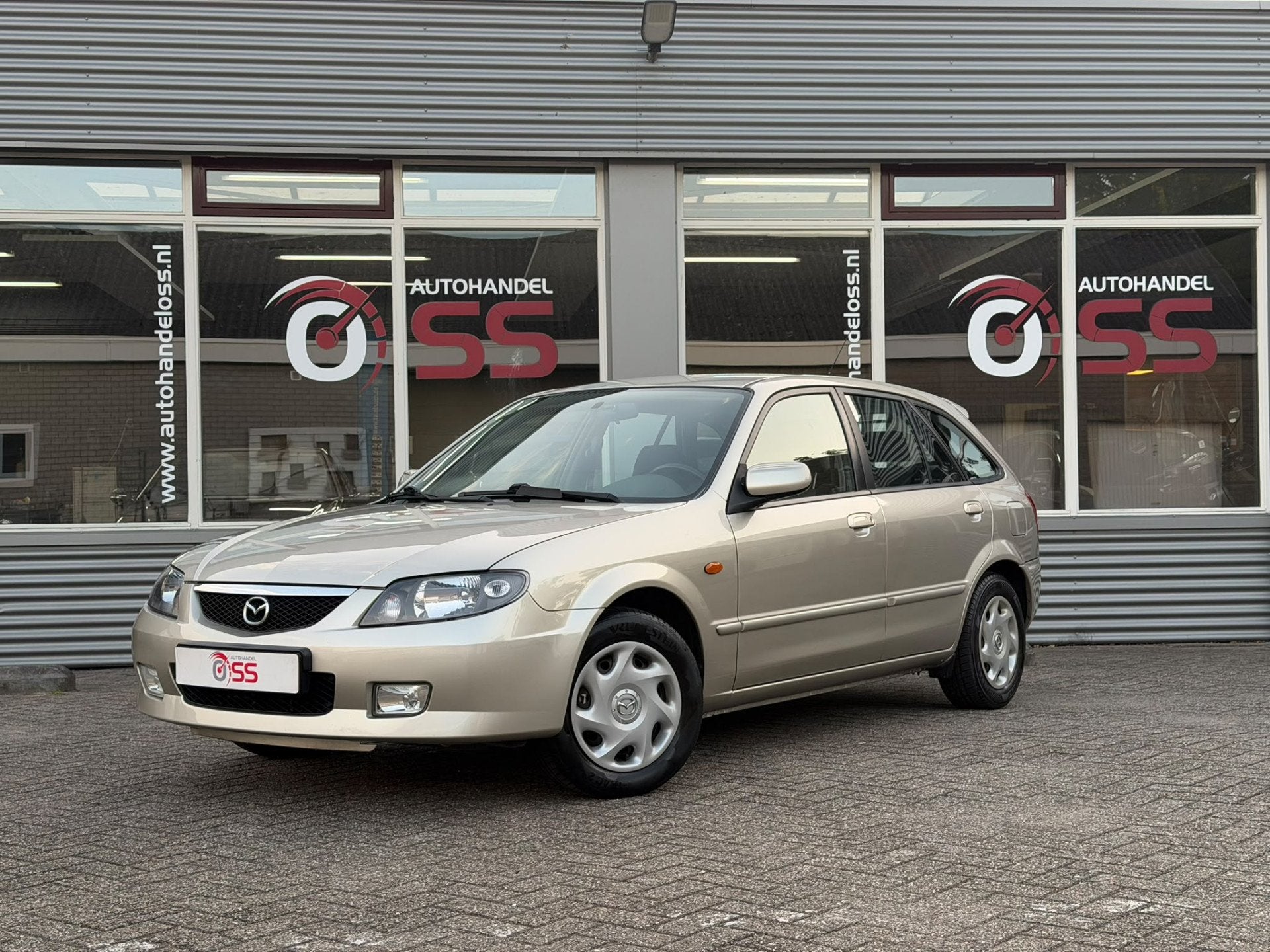 Mazda 323 F 1.6i Touring | AUTOMAAT 1E EIGENAAR AIRCO NAP |, Auto's, Gebruikt, 4 cilinders, 400 kg, 49 €/maand