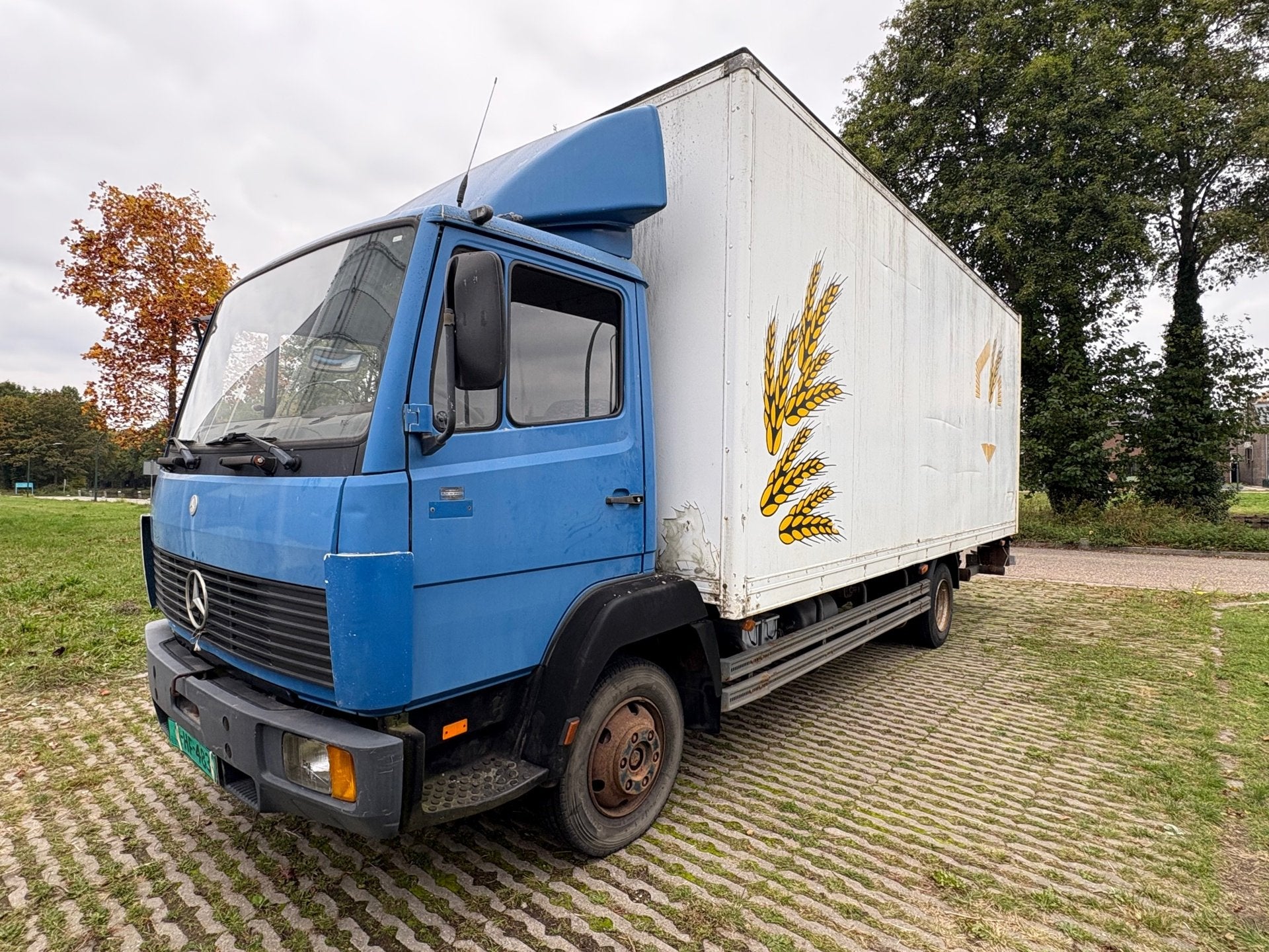 Mercedes-Benz 811 Bakwagen / 6 meter bak, 13 km/l, Stof, Zwart, Mercedes-Benz