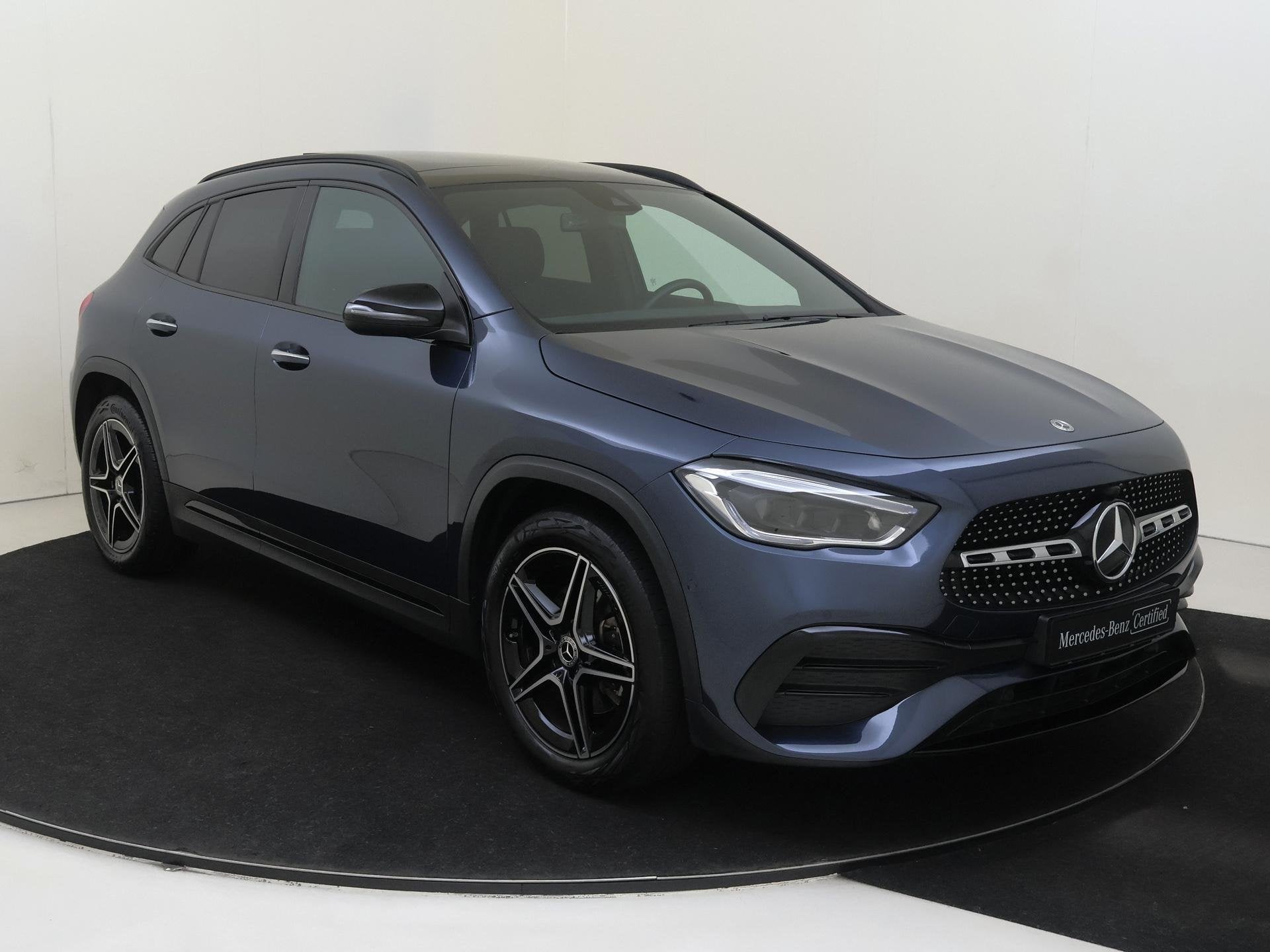 Mercedes-Benz GLA-klasse 180 Business Solution AMG, Auto's, Gebruikt, 4 cilinders, Blauw, Leder en Stof