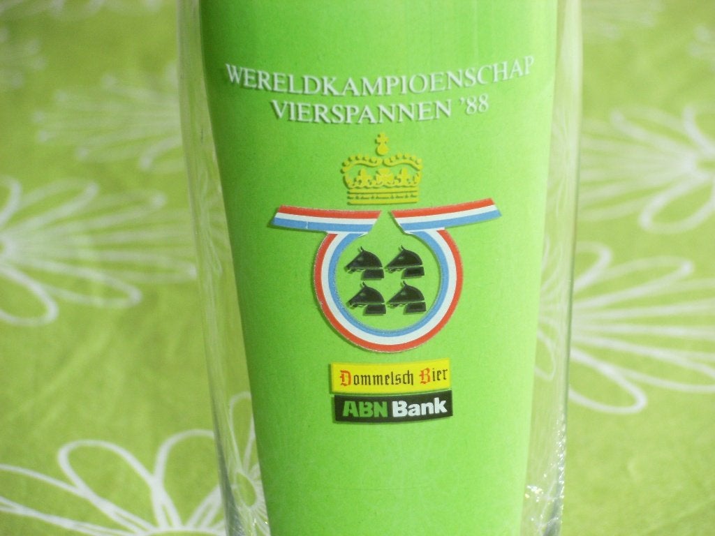 Dubbeldruk WK Vierspannen 1988 -  Dommelsch - paardensport, Ophalen of Verzenden, Zo goed als nieuw, Glas of Glazen, Dommelsch