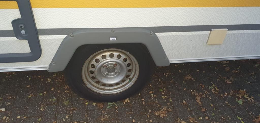 Gezocht: Spatbord Knaus Sudwind 1995, Caravans en Kamperen, Ophalen of Verzenden, Gebruikt