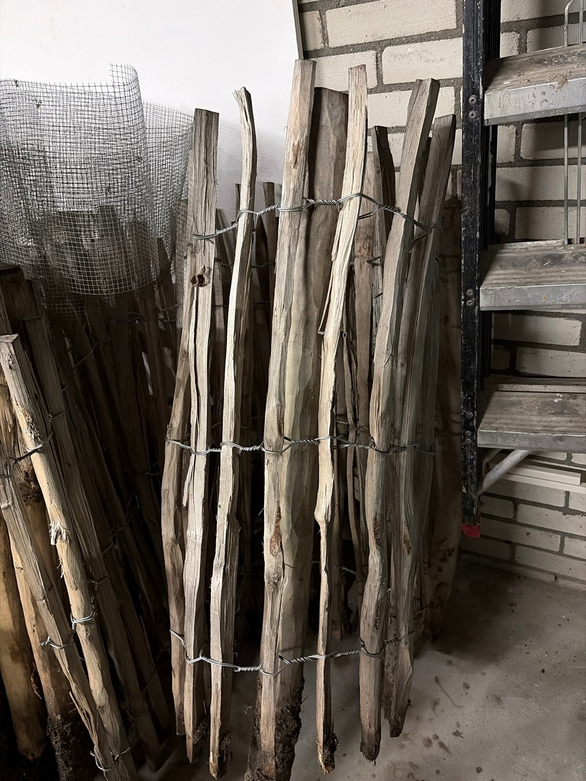 Schapenhek van ca. 15 meter, maaswijdte 5-6cm, Ophalen, Gebruikt, Hout, Overige typen