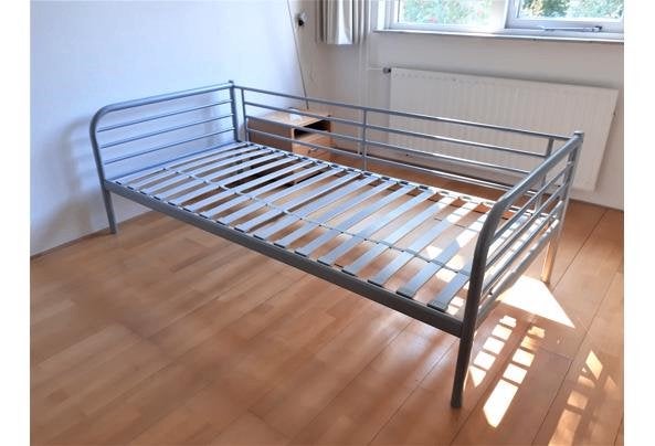 Ikea Tromso Metalen 1 persoons bedframe zonder lattenbodem, Ophalen, Gebruikt, 90 cm, Eenpersoons