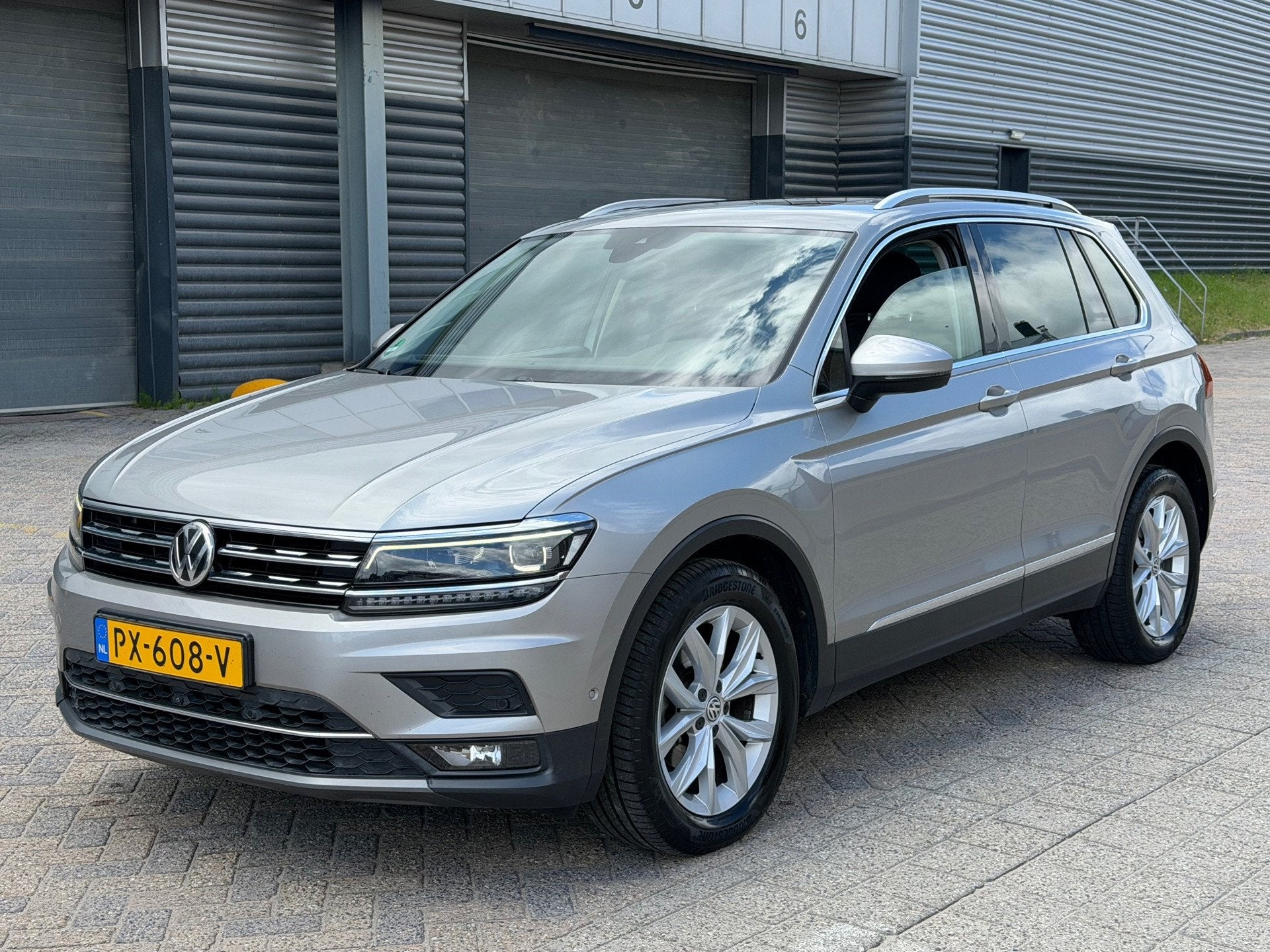 Volkswagen Tiguan 2.0 TDI 110KW Highline - PANO - ACC - Auto, Auto's, Gebruikt, Euro 6, 4 cilinders, Bedrijf