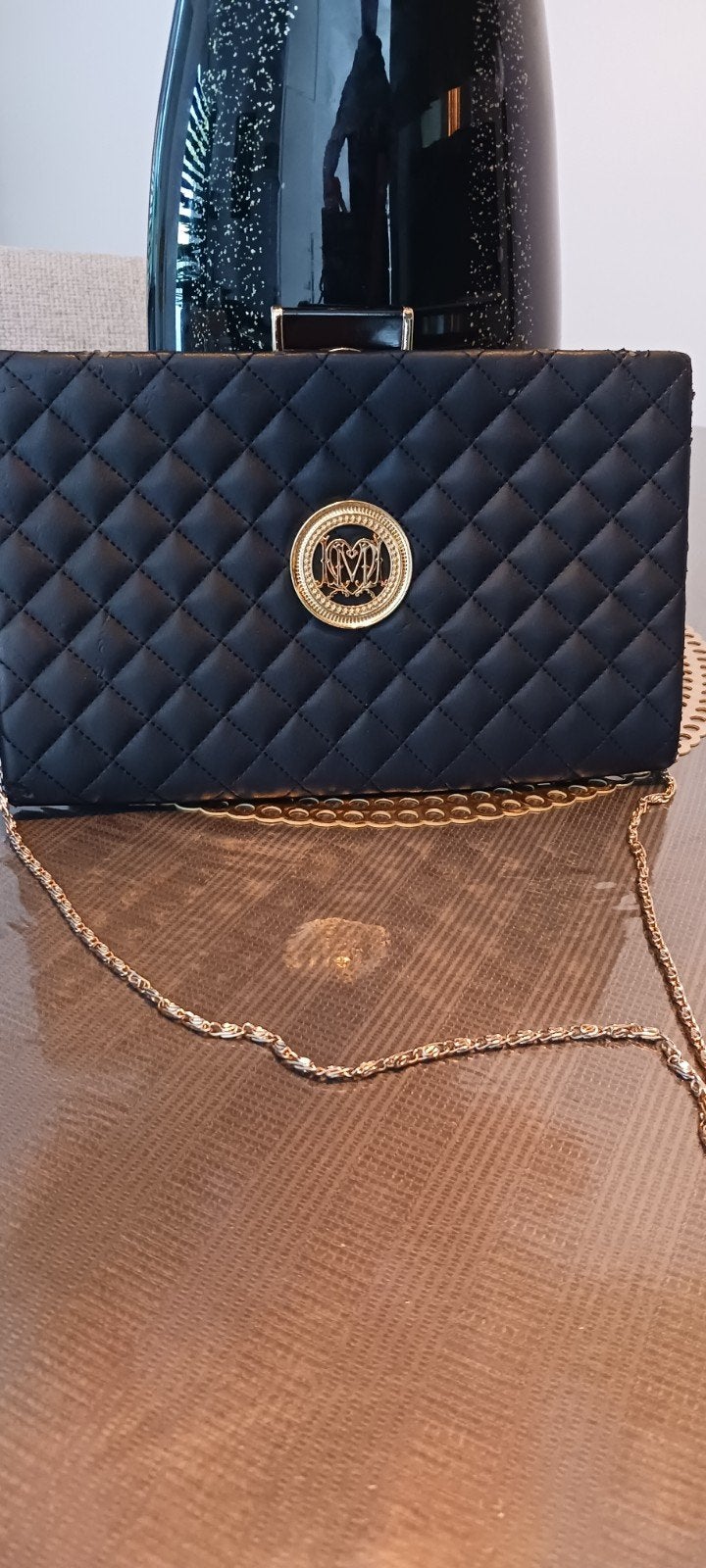 Love Moschino Zwarte Quilted Clutch met Gouden Details, Ophalen of Verzenden, Zwart, Schoudertasje