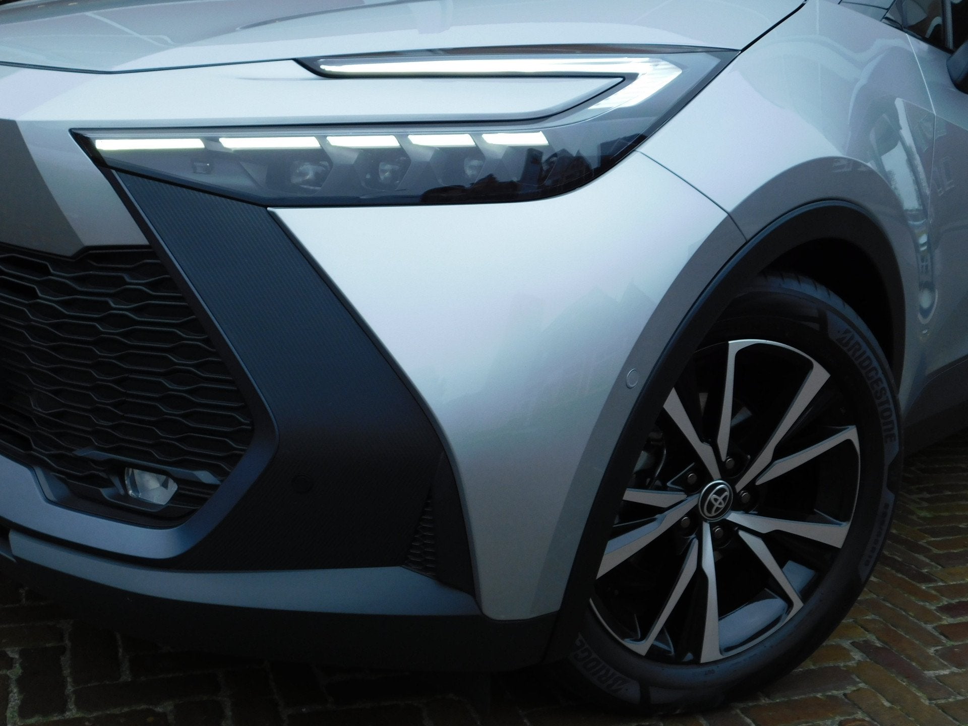 Toyota C-HR 1.8 Hybrid 140 First Edition | Two-Tone, Auto's, Stof, Euro 6, Origineel Nederlands, Bedrijf