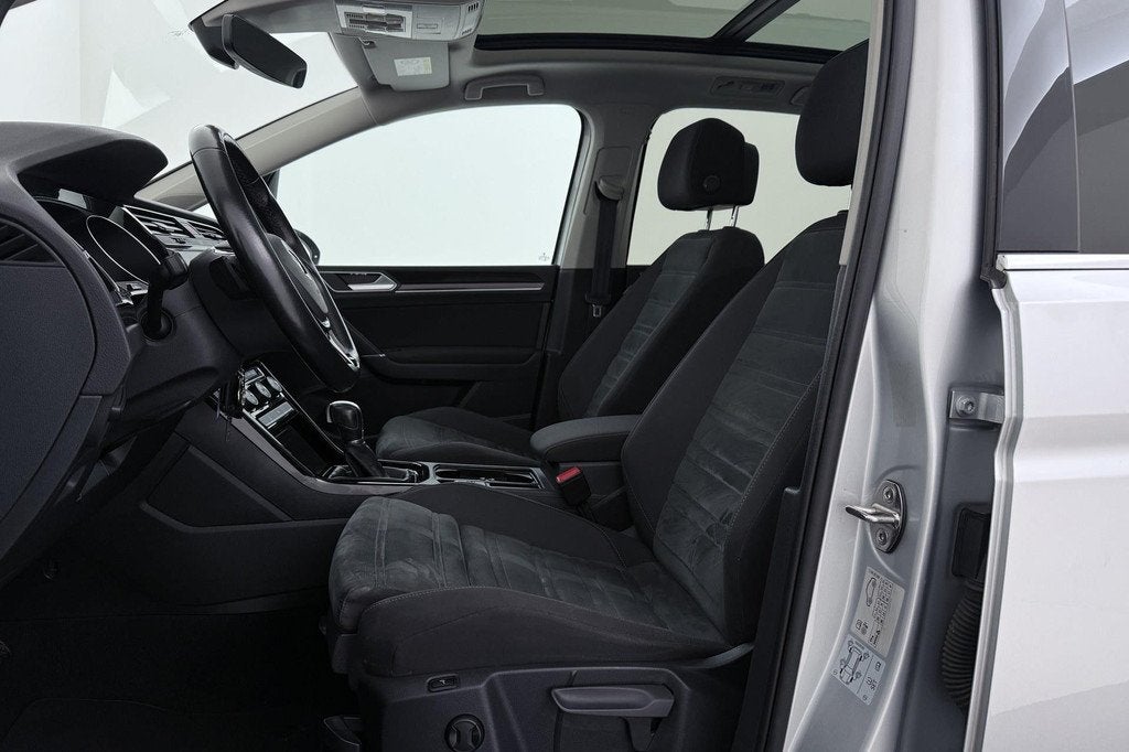 Volkswagen Touran 1.8 TSI Highline Business R-Line 7p | Trek, Auto's, Volkswagen, Stof, Gebruikt, 4 cilinders, 1462 kg