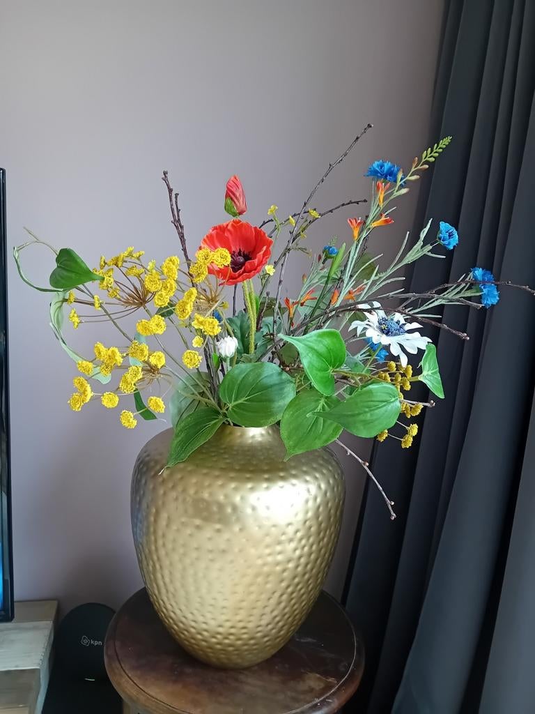 Gouden grote  vaas met kunstbloemen, Overige materialen, Overige kleuren, 50 tot 75 cm, Ophalen of Verzenden