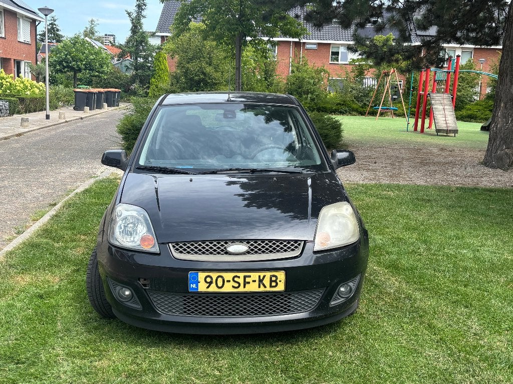 Ford Fiësta 1.3 8V 3DR 2005 Zwart, Auto's, Ford, Particulier, Fiësta, Airconditioning, Elektrische buitenspiegels, Radio, Benzine
