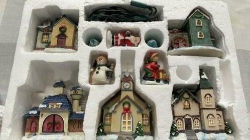 Kerstdorp met verlichting 11 delig + 3 extra’s, 10 lampjes, Ophalen of Verzenden, Zo goed als nieuw