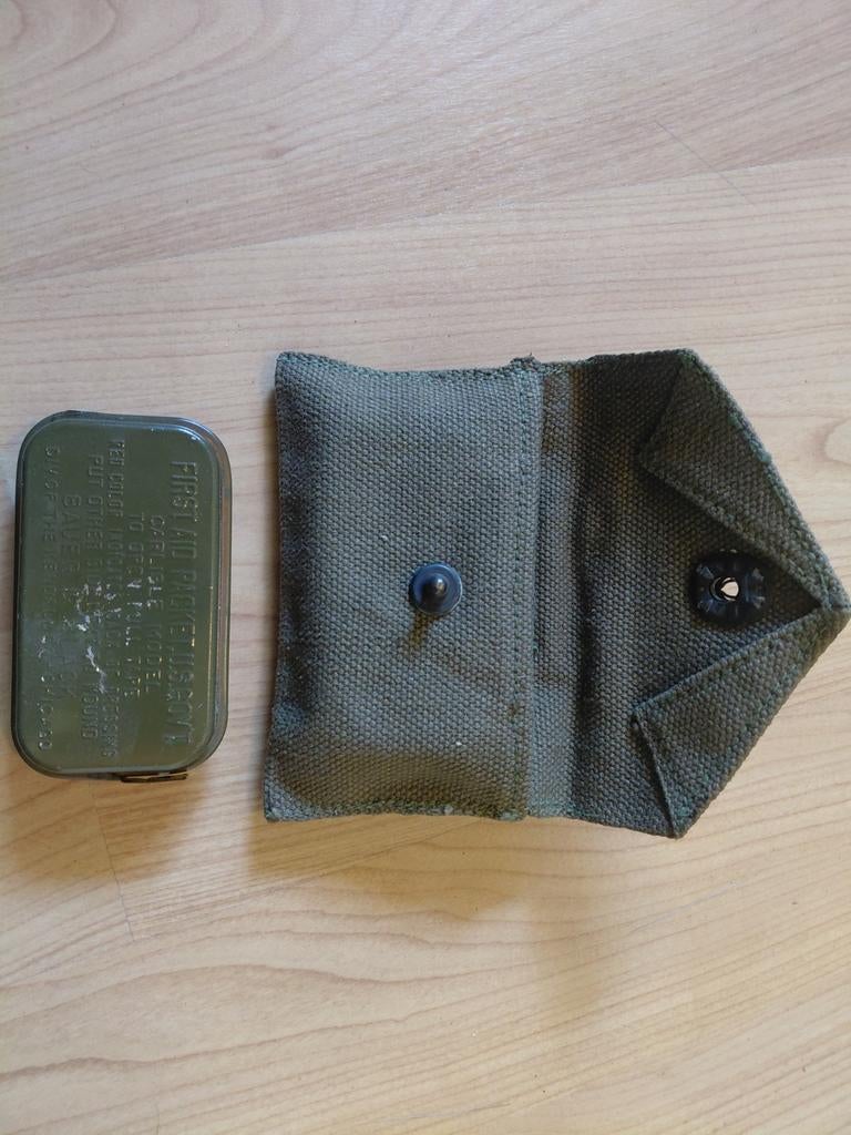WW2 first aid kit uit 1943, Ophalen of Verzenden, Landmacht, Amerika, Overige typen