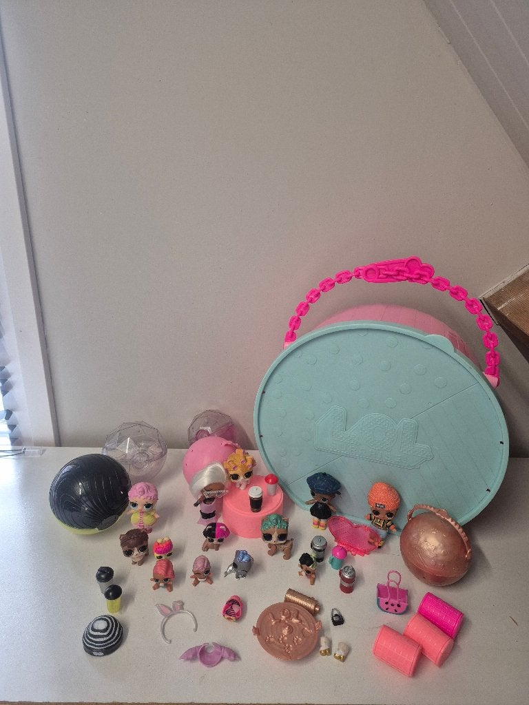 Grote set LOL surprise figuurtjes met koffer, Verzamelen, Poppetjes en Figuurtjes, Ophalen of Verzenden, Gebruikt