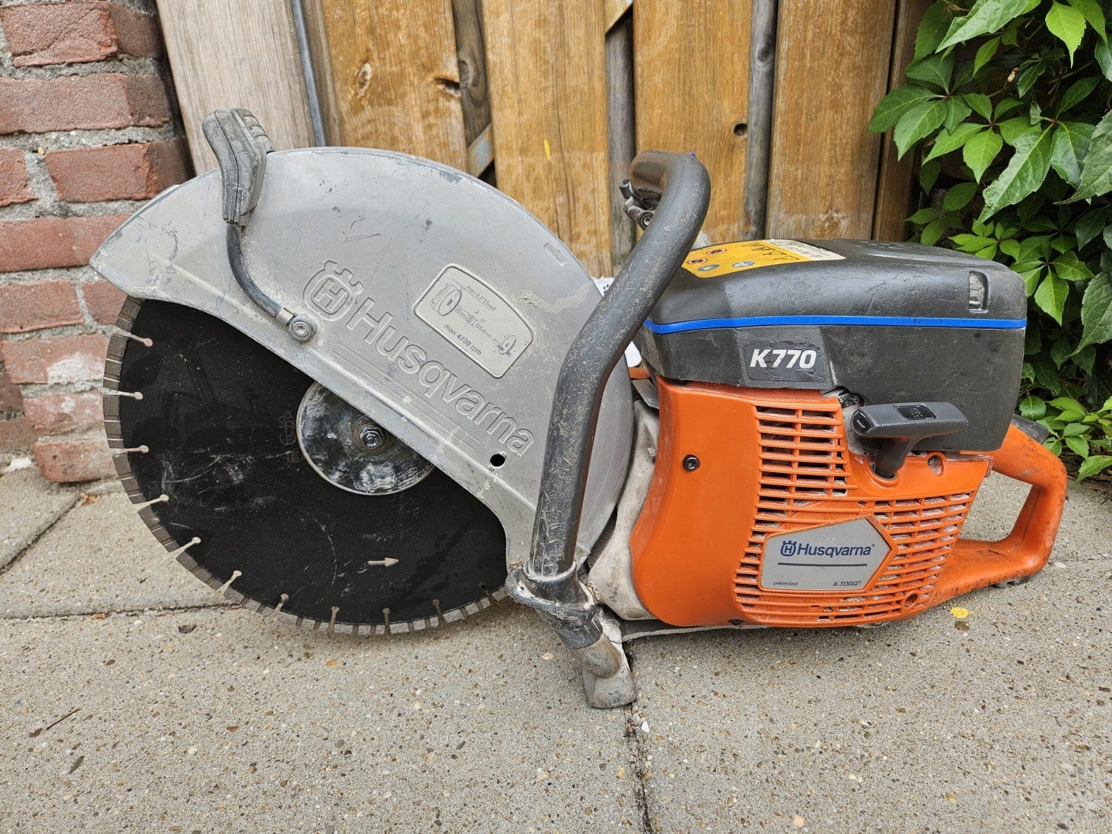 Husqvarna K770 bandenzaag met nieuw Hilti diamantblad, Doe-het-zelf en Verbouw, Gereedschap | Zaagmachines, Ophalen, Gebruikt