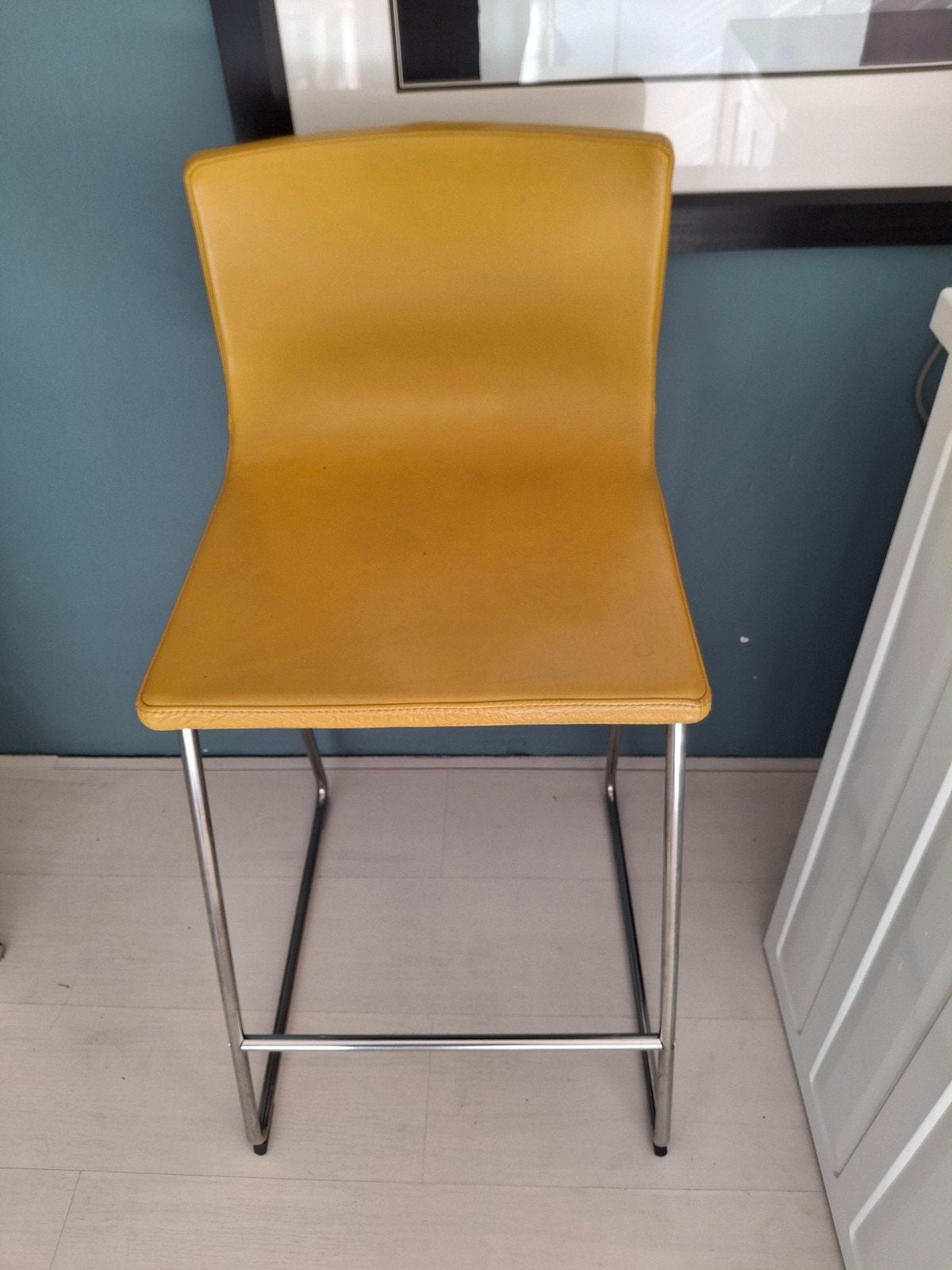 Gele barkruk  bernhard  ikea met metalen frame, Ophalen, 60 tot 90 cm, Zo goed als nieuw, 1 kruk
