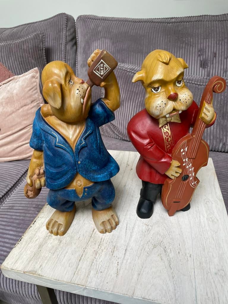 Engelse Bulldog houten beeldjes, met cello en met fles, Verzamelen, Beelden en Beeldjes, Ophalen of Verzenden, Gebruikt, Dier