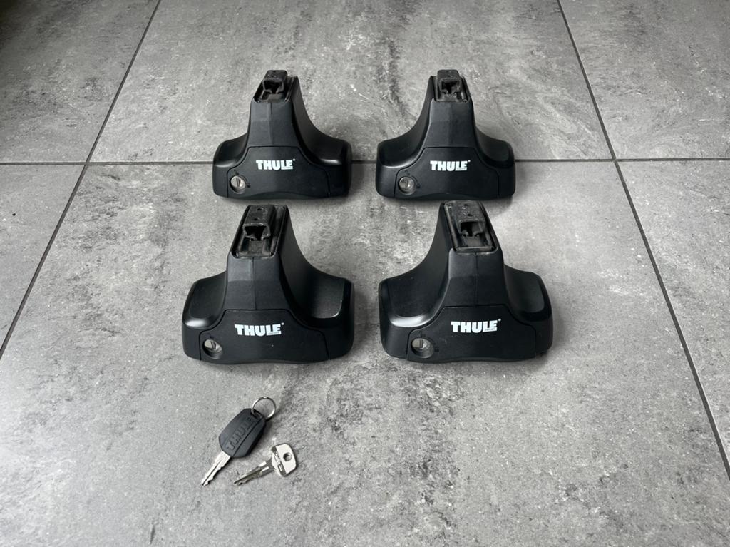 set Thule Rapid System 754 dakdragervoeten met sleutels., Auto diversen, Dakdragers, Ophalen of Verzenden, Zo goed als nieuw