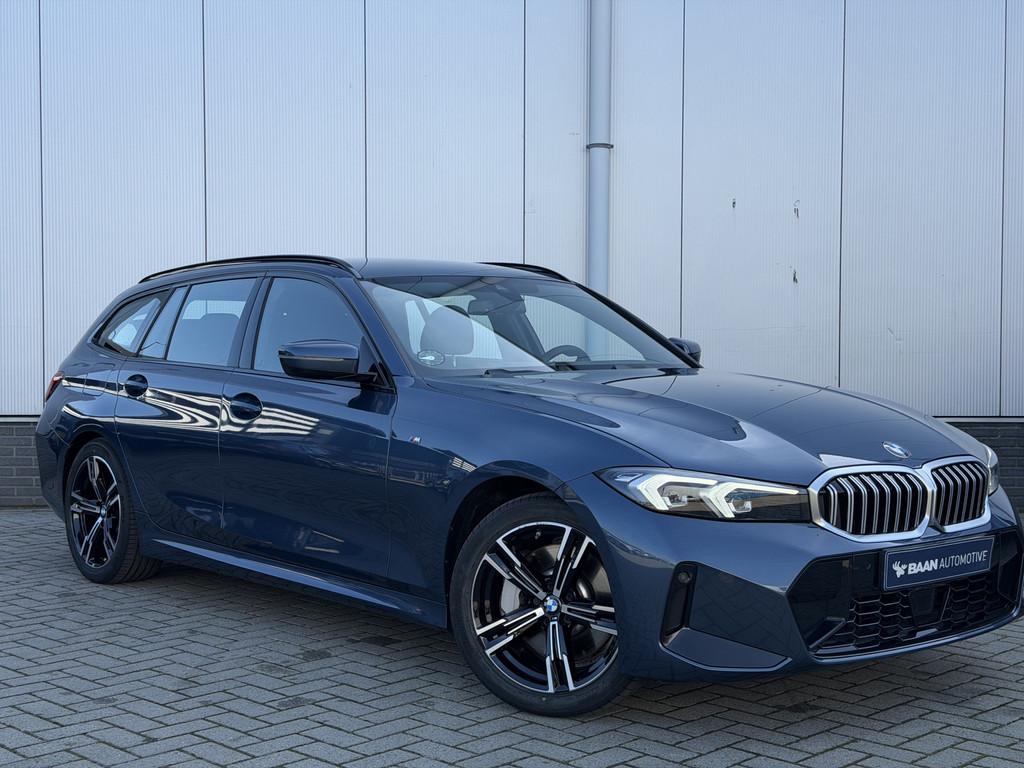 BMW 3 Serie Touring 330i xDrive | M-Sport | Adaptive, Automaat, 1998 cc, Stof, 4 cilinders