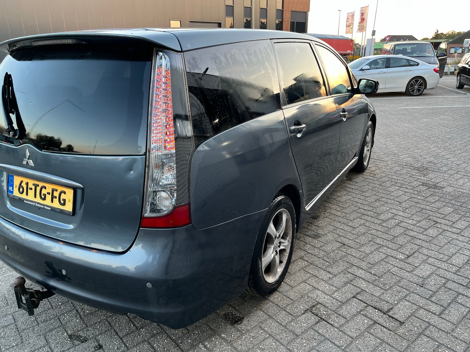 Mitsubishi Grandis 2.4 Mivec 6 AUT 2006 Grijs, Auto's, Mitsubishi, Automaat, Stoelverwarming, Zwart, Bedrijf