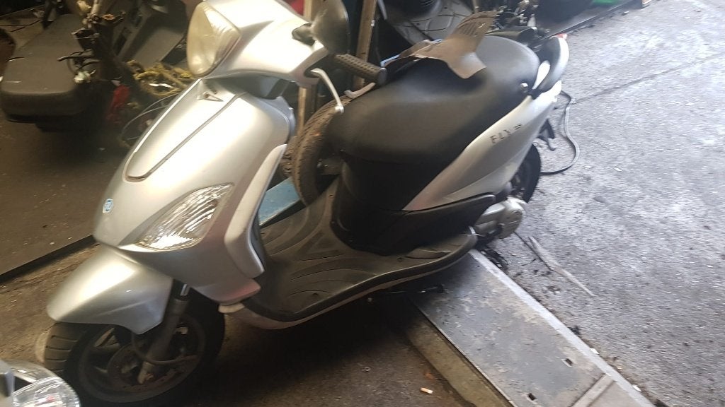 Piaggio Fly 2009 Snor Zilver 4takt, Fietsen en Brommers, Ophalen, Gebruikt, Maximaal 45 km/u, Fly