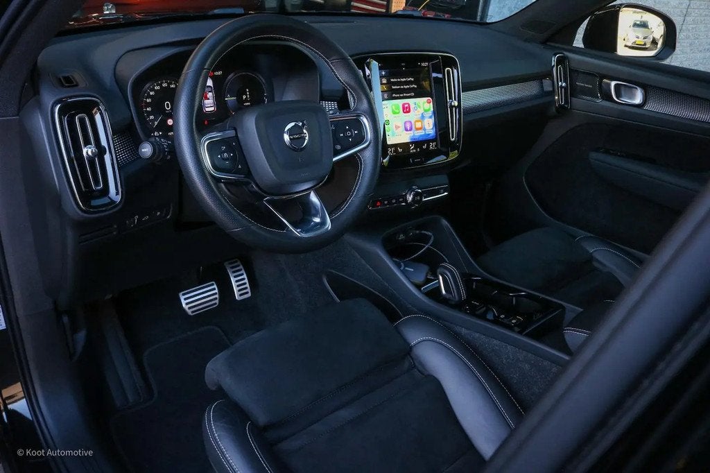 Volvo XC40 1.5 T5 Recharge Inscription € 25.940,00, Euro 6, 1712 kg, Zwart, Bedrijf