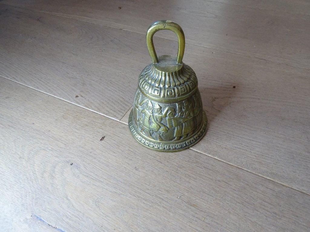 Antieke koperen bel, Ophalen, Koper