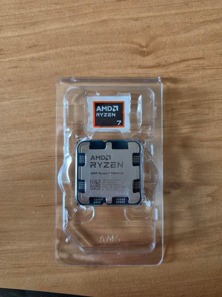 AMD Ryzen 7 7800X3D, Computers en Software, Processors, Ophalen of Verzenden, Zo goed als nieuw
