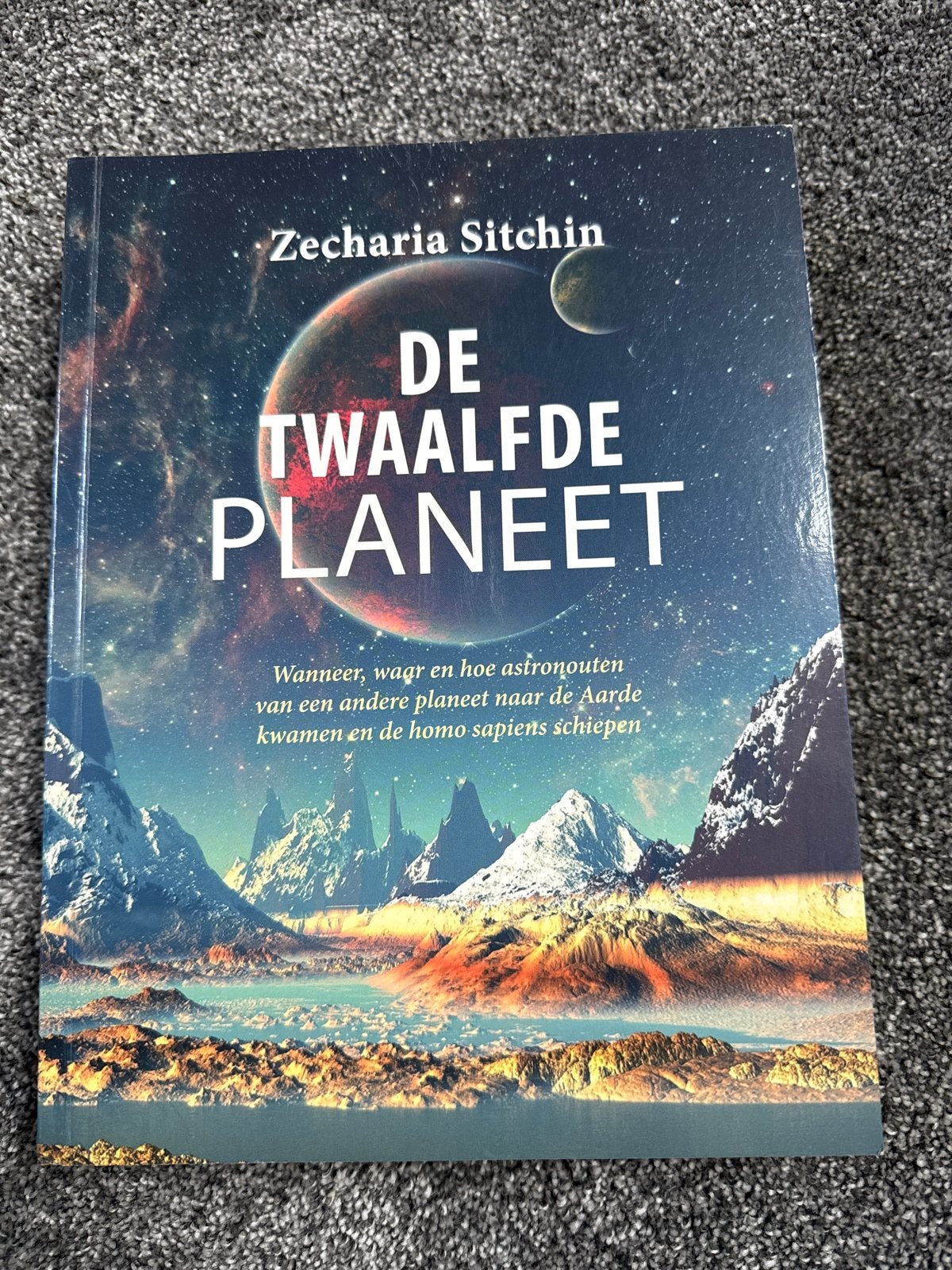De Twaalfde Planeet - Zecharia Sitchin, Ophalen of Verzenden, Zo goed als nieuw