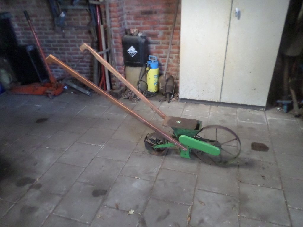 Hand zaaimachine, Ophalen, Gebruikt