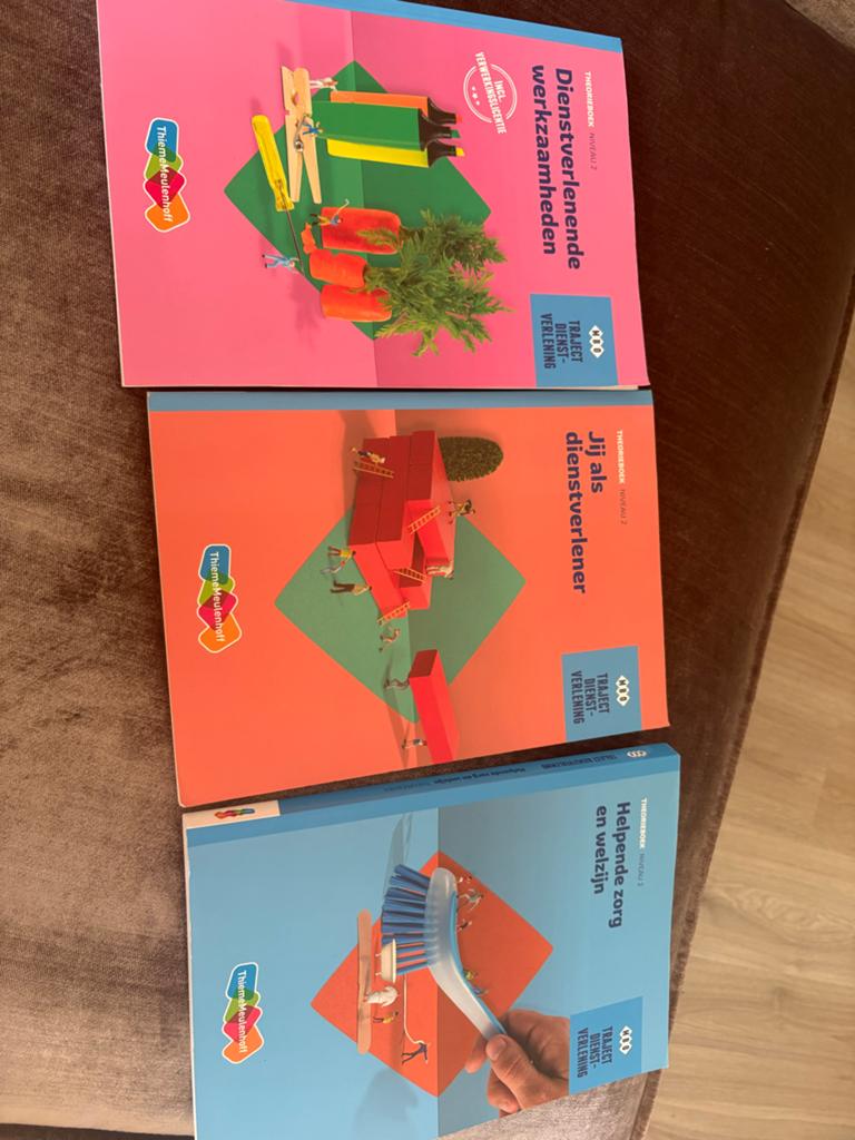 Helpende zorg en welzijn boeken niveau 2, Boeken, Studieboeken en Cursussen, Ophalen of Verzenden, Gamma, Zo goed als nieuw, MBO
