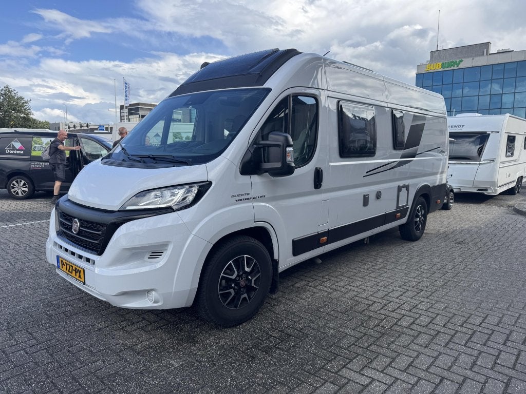Hobby Vantana 65 K De Luxe 2022 enkele bedden 640 NL CAMPER, Caravans en Kamperen, Buscamper of Camperbus, Ringverwarming, Fiat