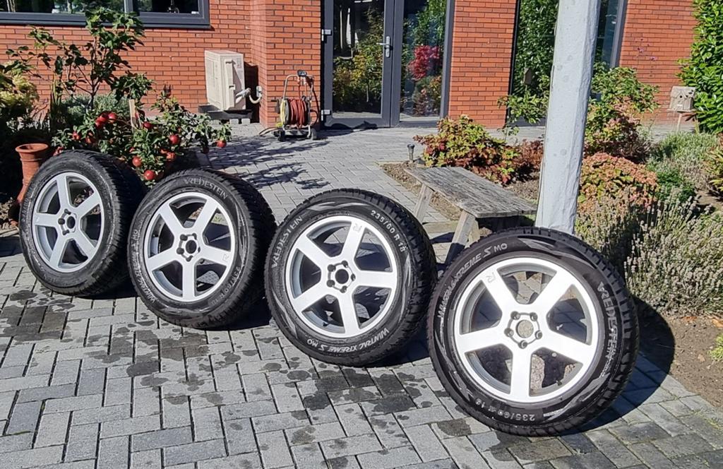 Lichtmetalen velgen met winterbanden voor Volvo XC60, Auto-onderdelen, Banden en Velgen, Ophalen, 18 inch, Banden en Velgen, Winterbanden