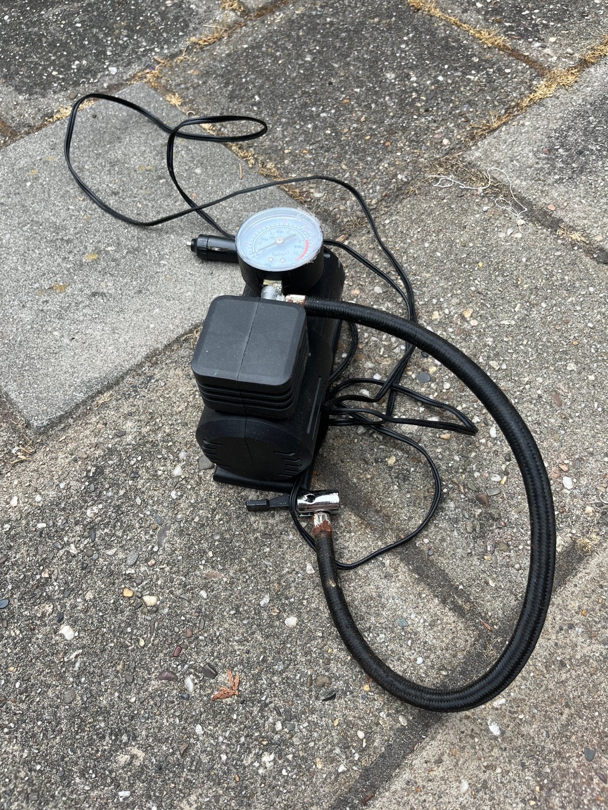 12V Mini Compressor - Draagbaar en Krachtig, Doe-het-zelf en Verbouw, Compressors, Gebruikt, 10 bar of meer, Ophalen of Verzenden